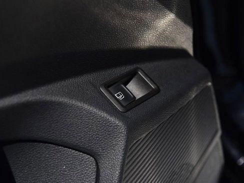 Certified 2024 Volkswagen Taos SE AWD/4WD image 9