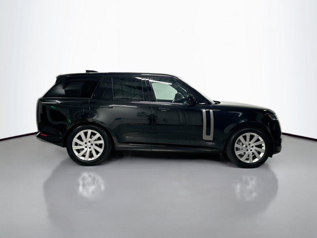 Used 2024 Land Rover Range Rover SE AWD/4WD image 8