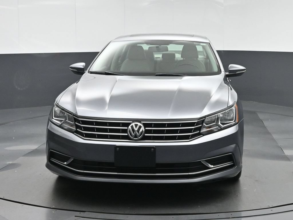 Used 2017 Volkswagen Passat 1.8T SE FWD image 2