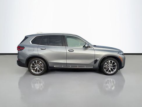 Used 2024 BMW X5 xDrive40i w/ Premium Package image 3