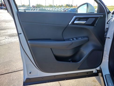 New 2025 Mitsubishi Outlander SE image 31