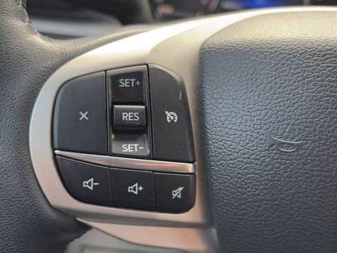 Used 2023 Ford Explorer XLT RWD image 19