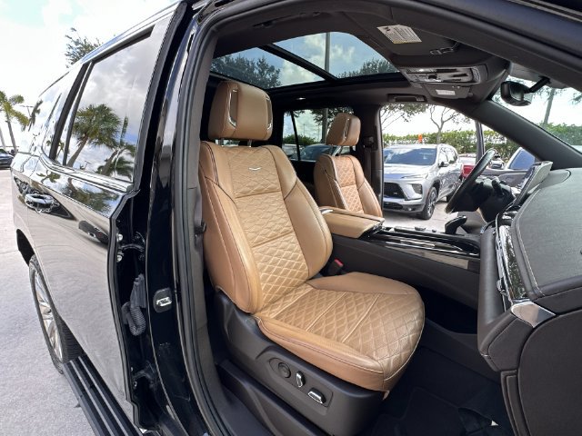 Certified 2023 Cadillac Escalade Premium Luxury w/ Performance Package AWD/4WD image 16