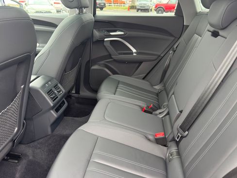 Used 2025 Audi Q5 Premium w/ Convenience Package image 26