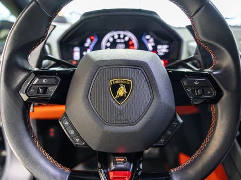 Used 2022 Lamborghini Huracan EVO RWD image 37