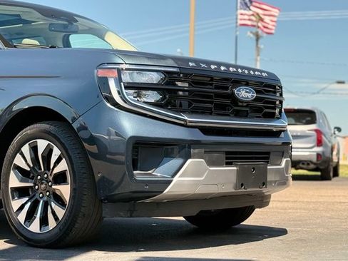 Used 2025 Ford Expedition Platinum w/ Driver's Package AWD/4WD image 56