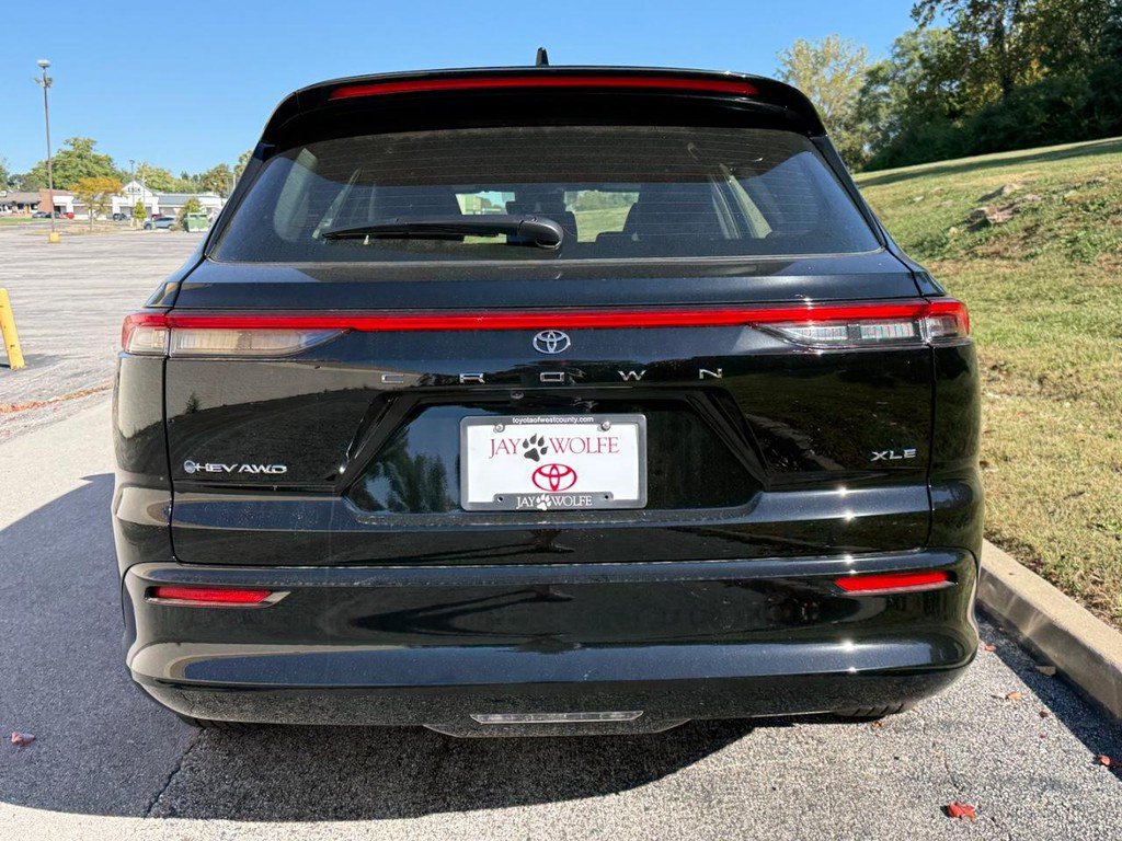 New 2026 Toyota Crown Signia AWD/4WD image 4