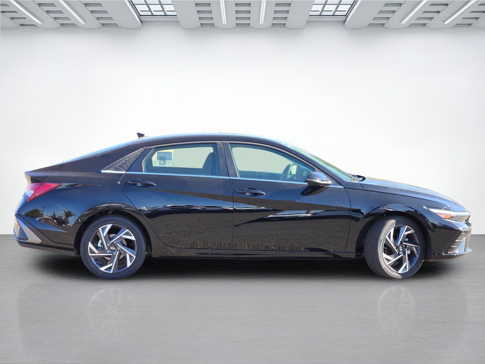 New 2026 Hyundai Elantra Limited FWD image 3
