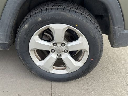 Used 2018 Jeep Compass Latitude w/ Popular Equipment Group image 8