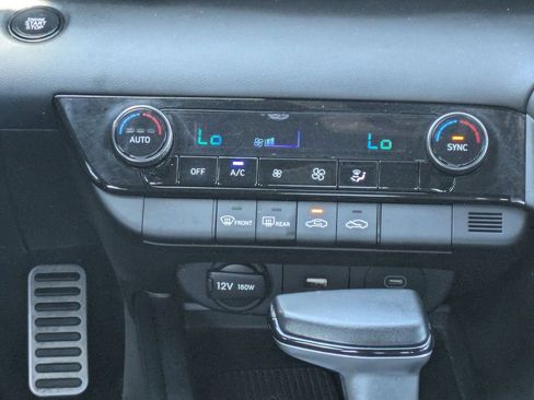 Used 2025 Hyundai Elantra Sport FWD image 28