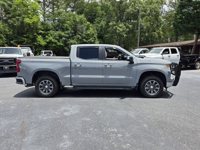 Used 2024 Chevrolet Silverado 1500 LT AWD/4WD image 17