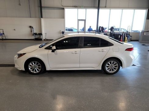 Used 2022 Toyota Corolla LE FWD image 4