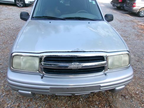 Used 2001 Chevrolet Tracker LT AWD/4WD image 4