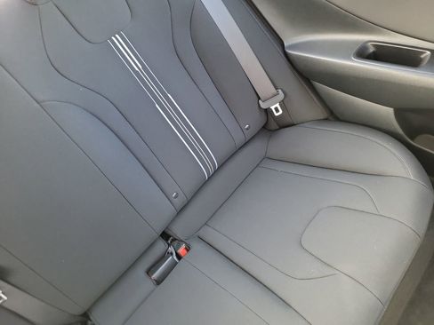 Used 2025 Hyundai Elantra Sport image 14