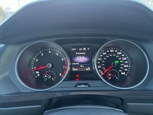 Used 2021 Volkswagen Tiguan SE R-Line image 32