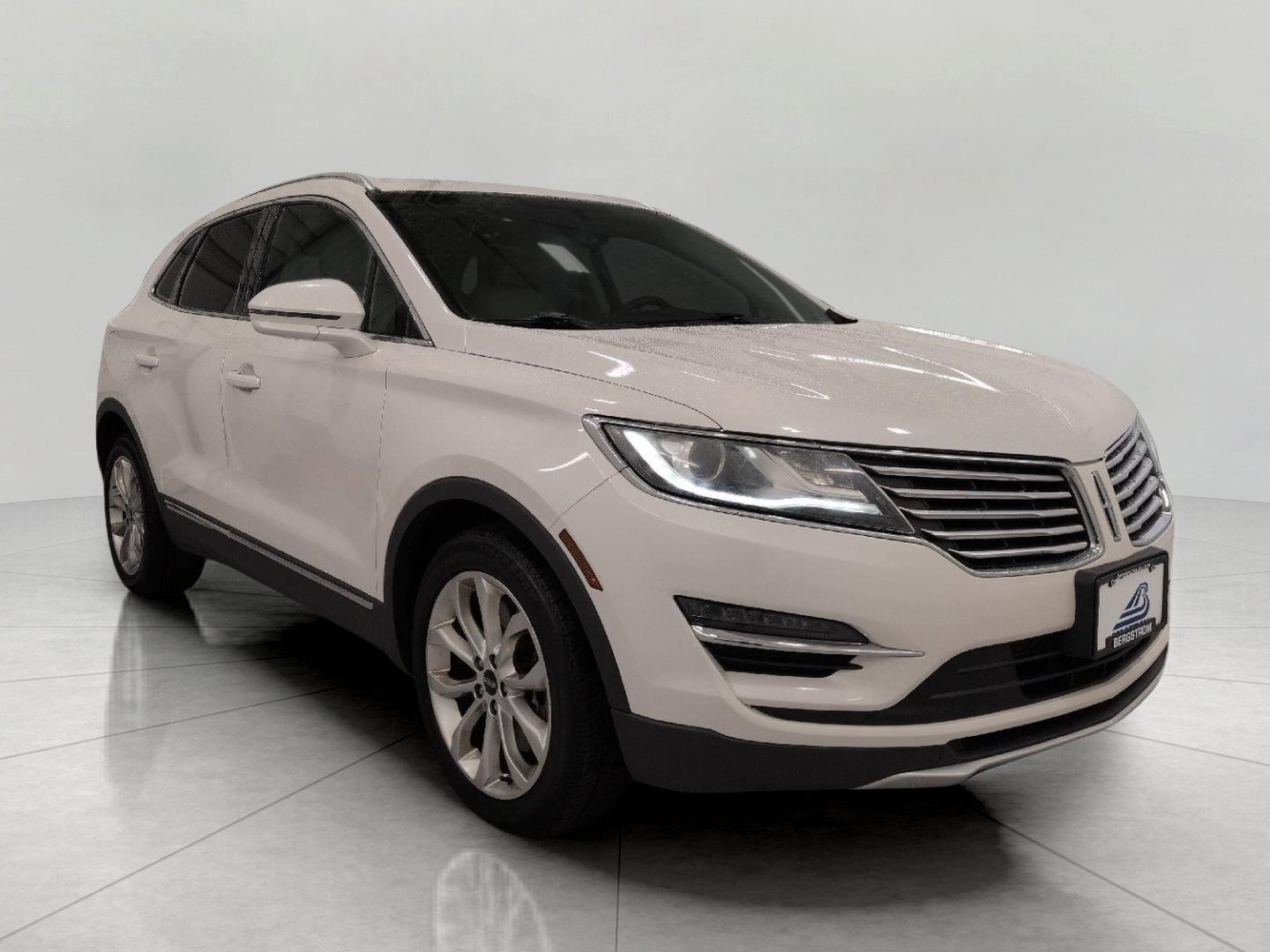 Used 2015 Lincoln MKC FWD w/ Equipment Group 101A Select image 1