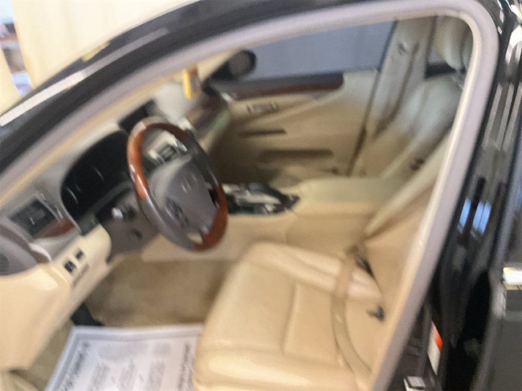 Used 2016 Lexus LS 460 w/ Comfort Package RWD image 7