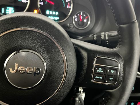 Used 2017 Jeep Wrangler Unlimited Sahara w/ Dual Top Group AWD/4WD image 20