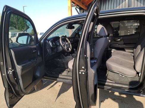 Used 2019 Toyota Tacoma TRD Sport AWD/4WD image 7