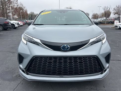 Used 2023 Toyota Sienna XSE image 2