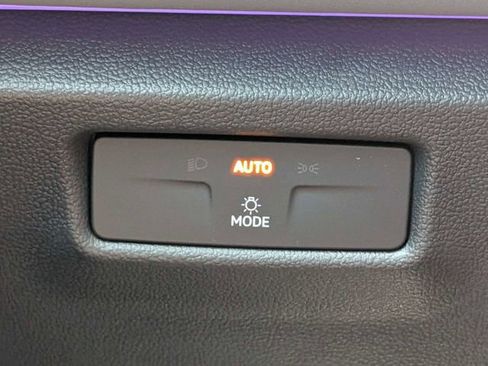 New 2026 Volkswagen Tiguan SE FWD image 24
