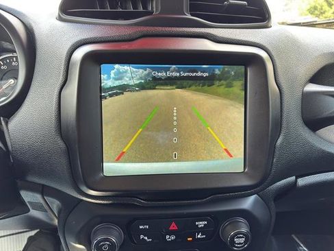 Used 2021 Jeep Renegade Latitude w/ Luxury Group I image 22