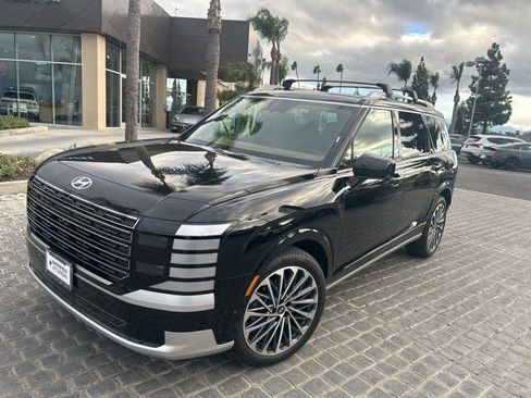 New 2026 Hyundai Palisade Calligraphy FWD image 2