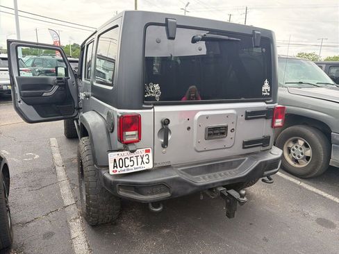 Used 2017 Jeep Wrangler Unlimited Rubicon AWD/4WD image 6