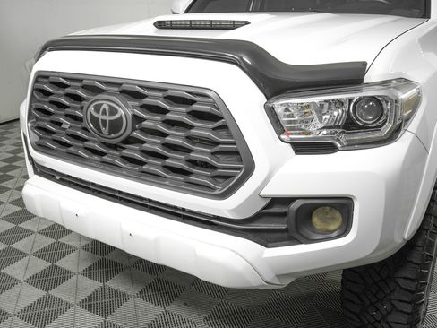 Used 2020 Toyota Tacoma TRD Sport AWD/4WD image 25