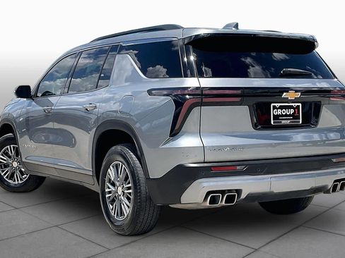 Used 2024 Chevrolet Traverse LT FWD image 12