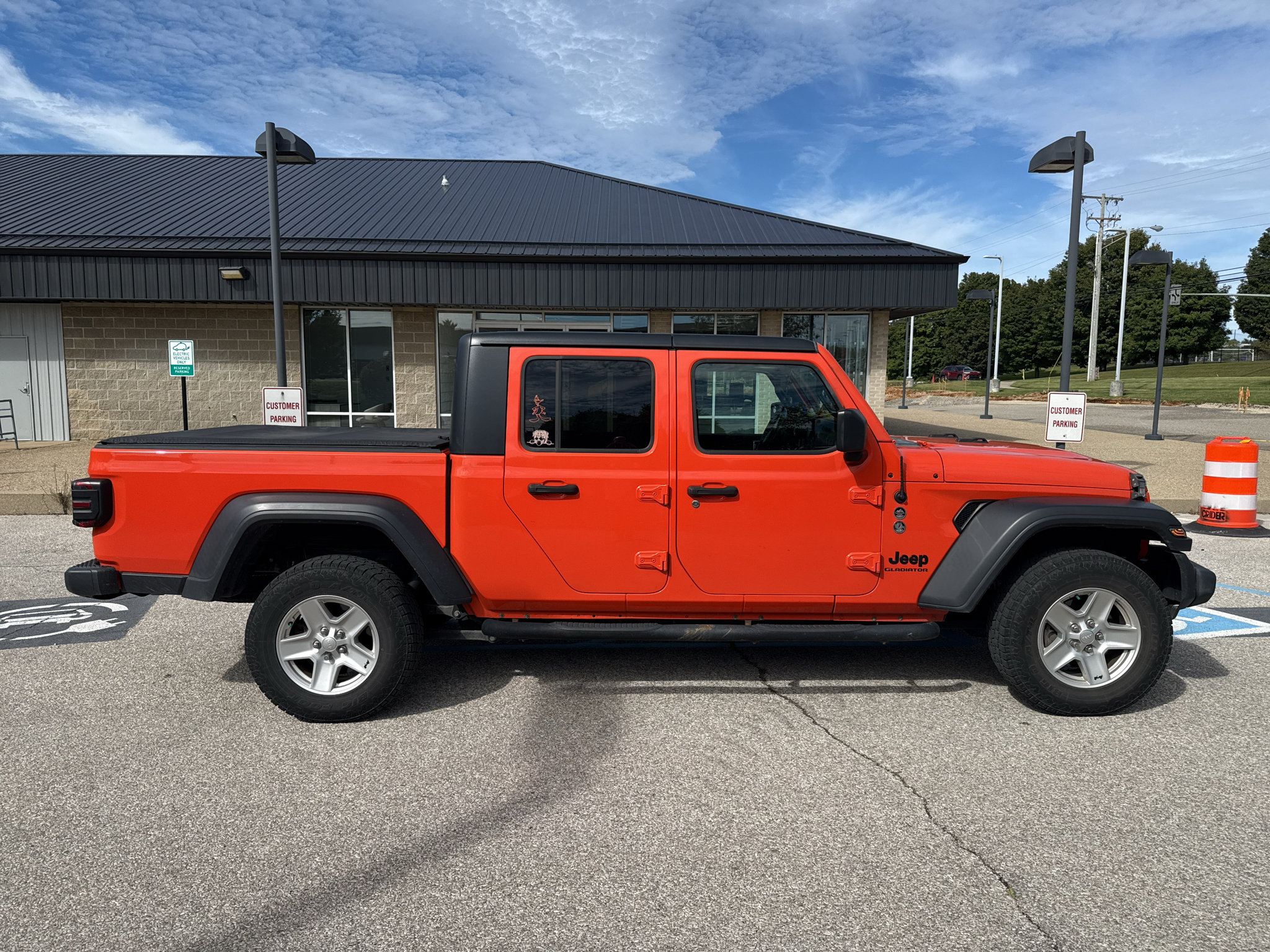 Used 2020 Jeep Gladiator Sport w/ Quick Order Package 24S AWD/4WD image 6