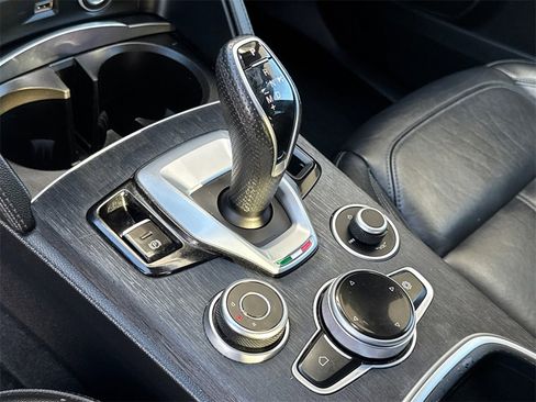 Used 2022 Alfa Romeo Stelvio Sprint image 27