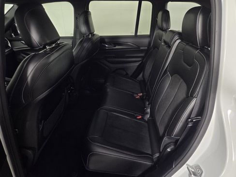 Used 2023 Jeep Grand Cherokee Altitude RWD image 23