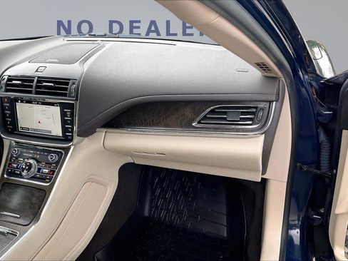 Used 2019 Lincoln Continental Reserve AWD/4WD image 26