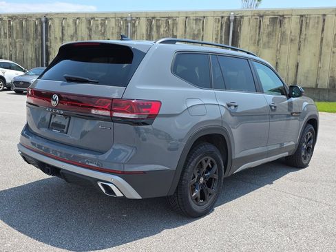 Used 2026 Volkswagen Atlas Peak Edition AWD/4WD image 8