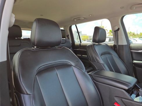 Used 2023 Jeep Grand Cherokee L Limited AWD/4WD image 15
