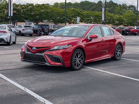 Certified 2022 Toyota Camry SE image 2