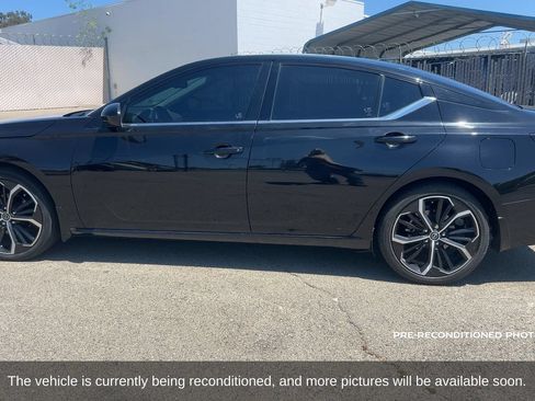 Used 2023 Nissan Altima 2.5 SR FWD image 9