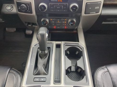 Used 2019 Ford F150 Lariat w/ Equipment Group 502A Luxury AWD/4WD image 20