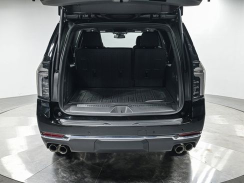 Used 2025 Chevrolet Suburban Premier image 6