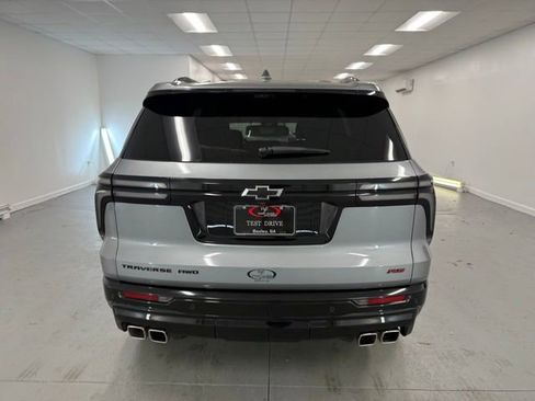 Used 2024 Chevrolet Traverse RS image 7