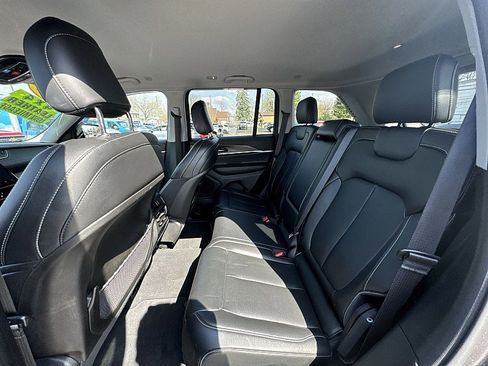 Used 2024 Jeep Grand Cherokee Limited image 24