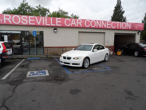 Used 2009 BMW 328i Coupe image 1