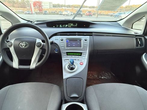 Used 2015 Toyota Prius Three image 3
