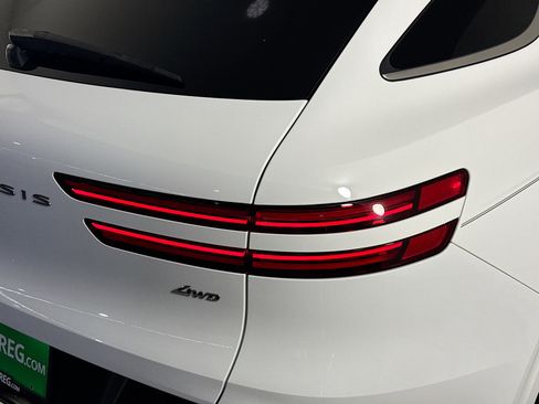 Used 2023 Genesis GV70 2.5T w/ Advanced Package image 34