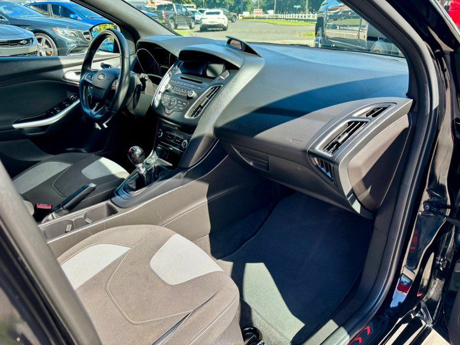 Used 2017 Ford Focus ST FWD image 13