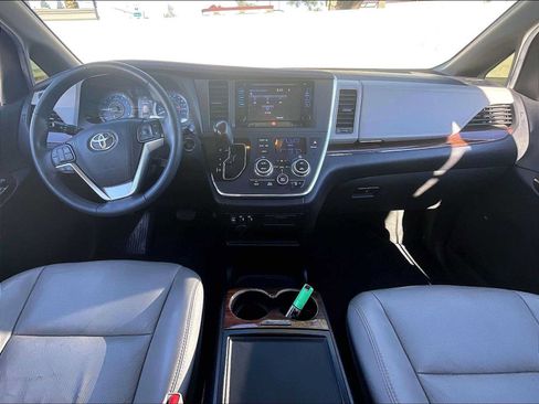 Used 2016 Toyota Sienna Limited FWD image 16