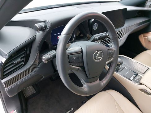 Used 2021 Lexus LS 500 500 Base w/ Accessory Package (Z2) image 18