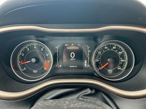 Used 2015 Jeep Cherokee Latitude w/ Comfort/Convenience Group image 2