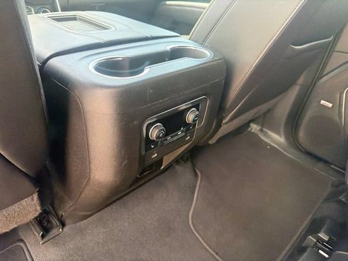 Used 2022 Chevrolet Suburban Premier AWD/4WD image 28